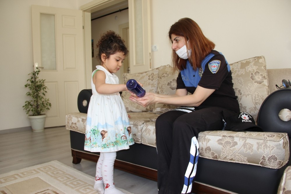 Minik Zeynep’in park hayalini polis gerçekleştirdi 