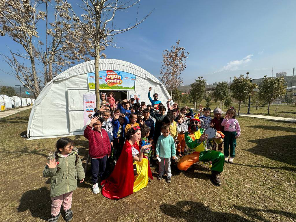 Minika, oyun ve etkinlik alanlarıyla deprem bölgesinde!