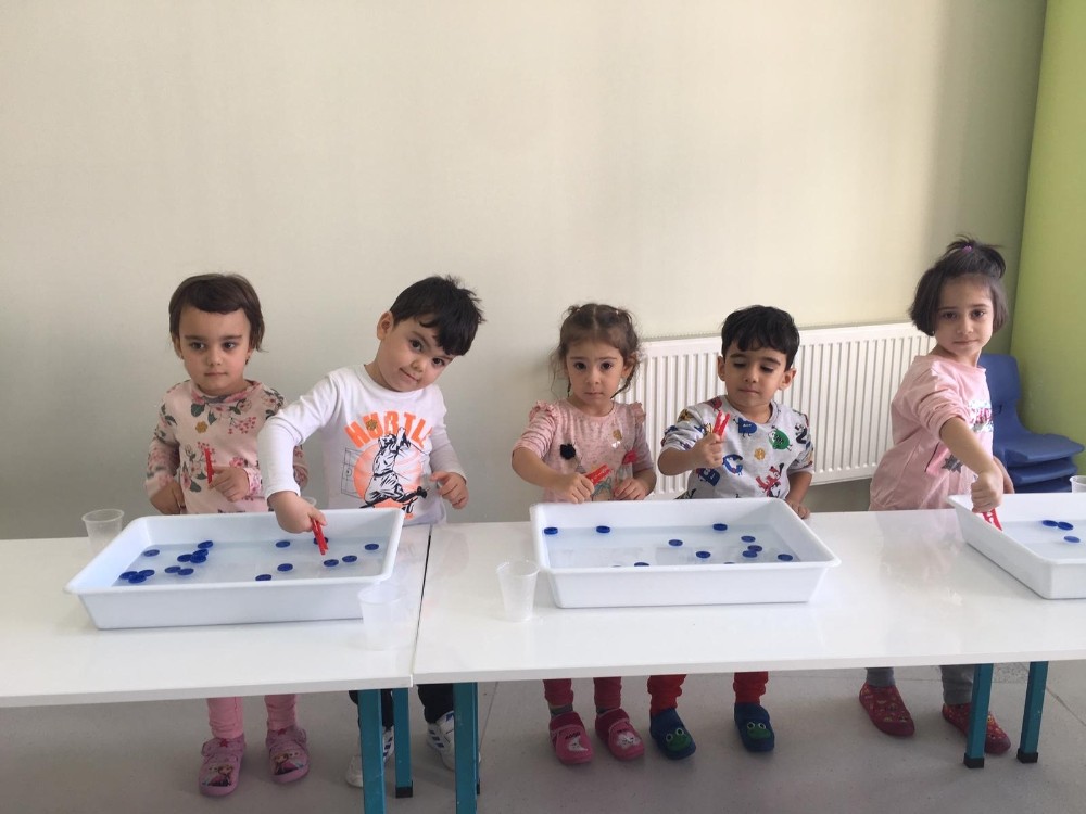 Minikler atölye çalışmaları ile hayata hazırlanıyor 