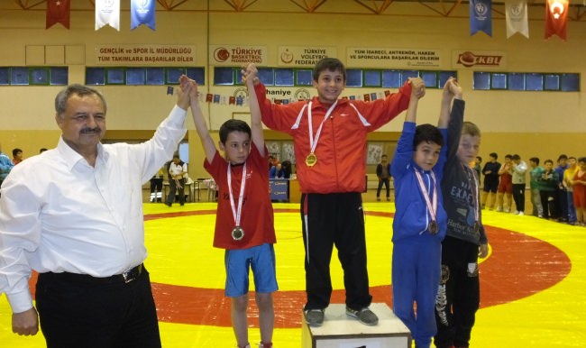 Minikler Çanakkale Şehitleri İçin Güreşti