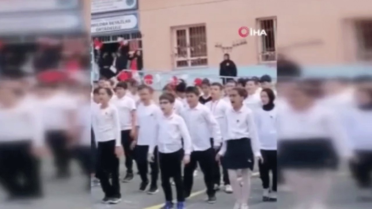 Minikler, depreme 23 Nisan gösterisinde yakalandı