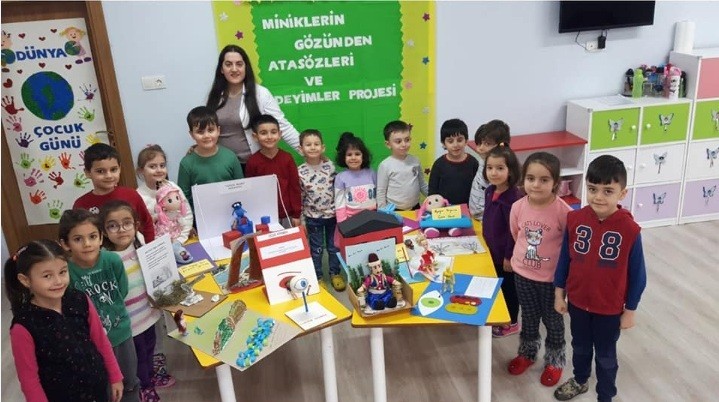 Minikler, gözünden atasözü ve deyimleri tasarladı 