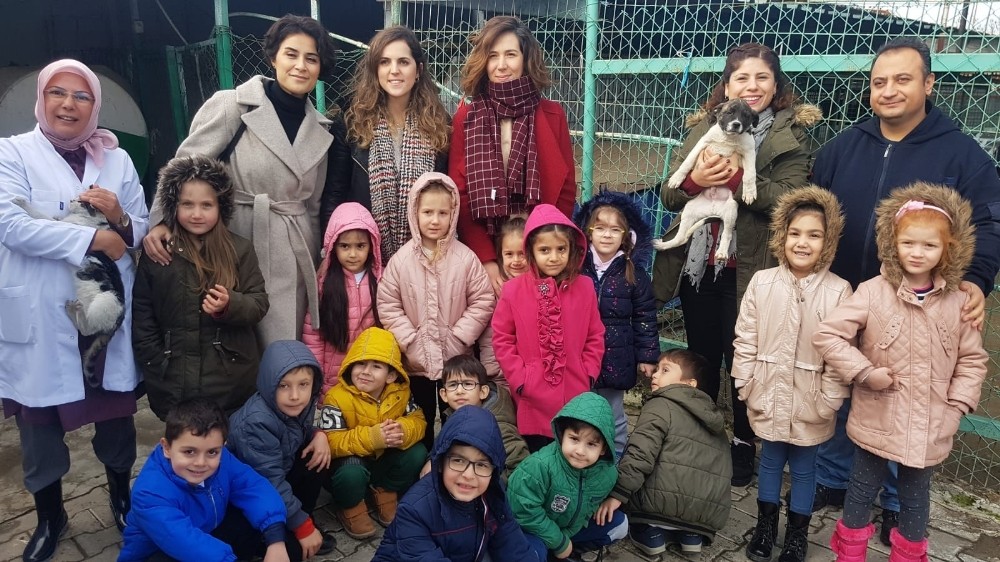Minikler hem hayvanları tanıma hem de sevme fırsatı buldu 