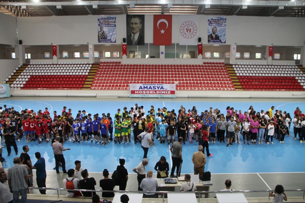 Minikler İl Karmaları Hentbol Türkiye Şampiyonası başladı 