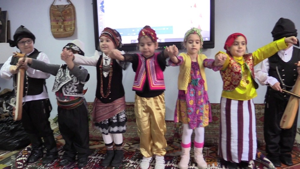 Minikler Karadeniz kültürüyle tanıştı, horon tepip hamsi tava yaptı 