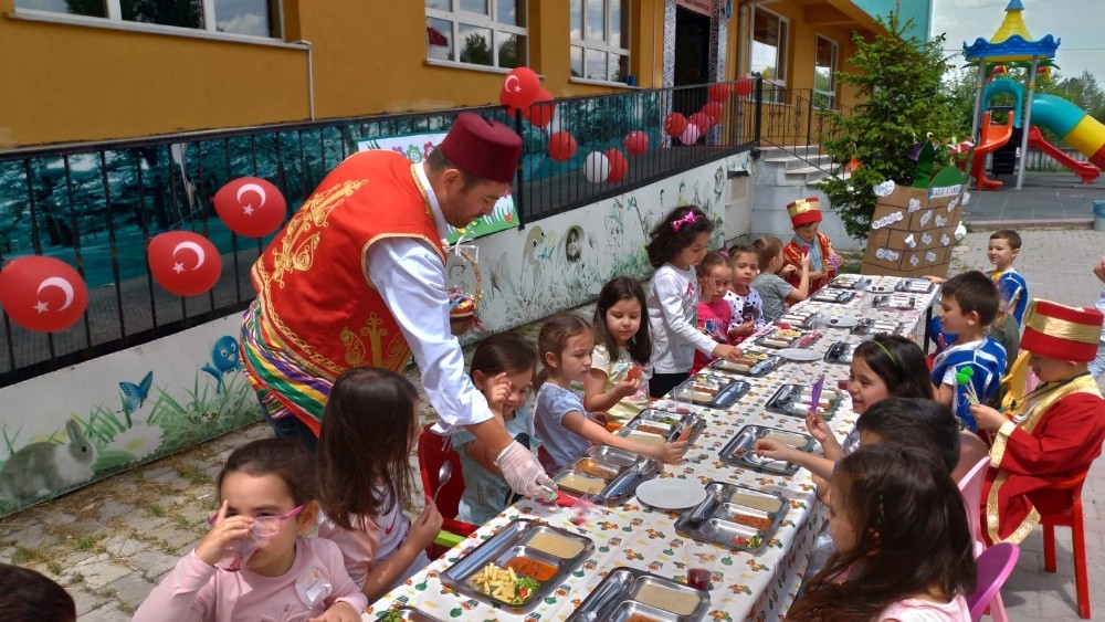 Minikler tekne orucu tuttu 