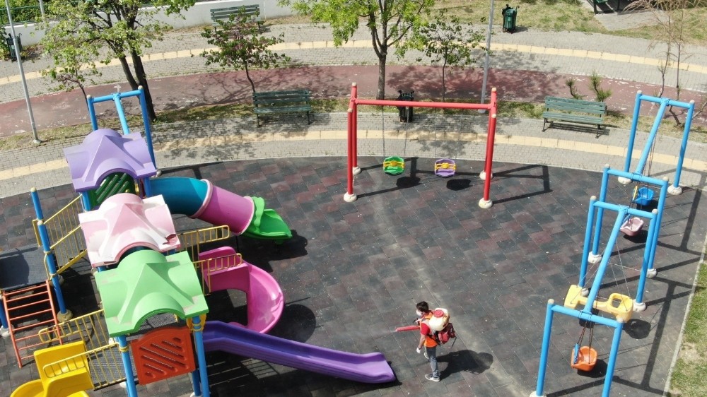 Minikler ve gençler için oyun alanları ve parklar hazırlandı 