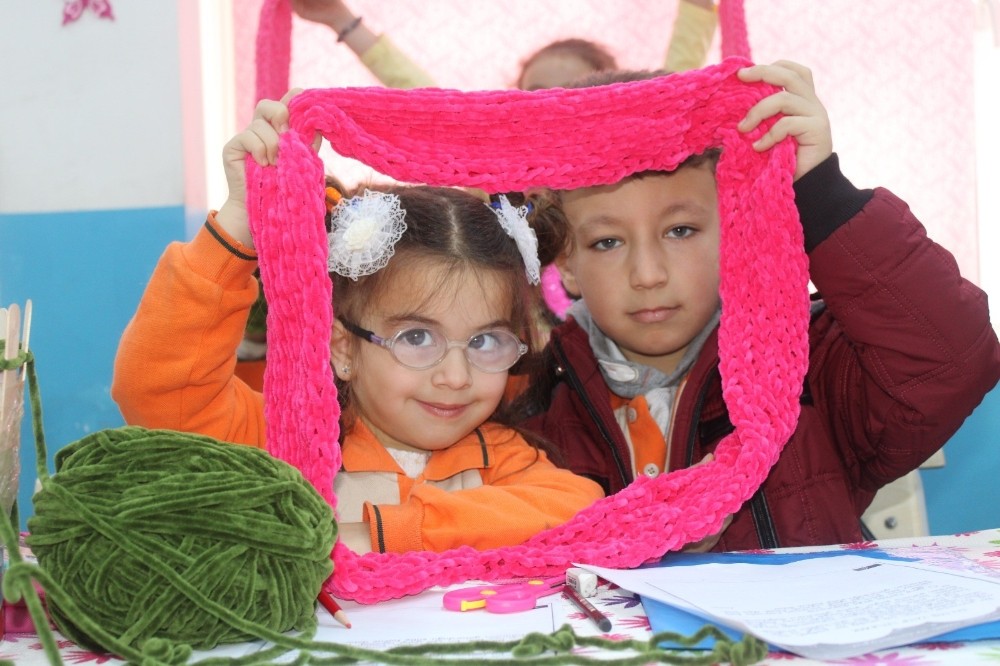 Minikler yürekleri ilmek ilmek ısıttı 