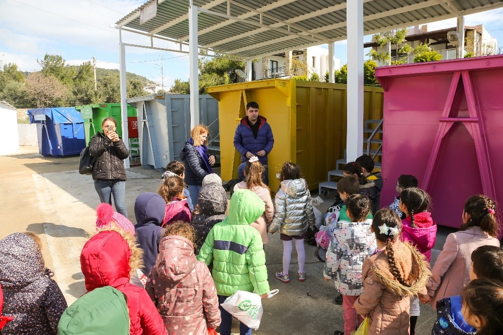 Miniklerden atık getirme merkezine ziyaret 