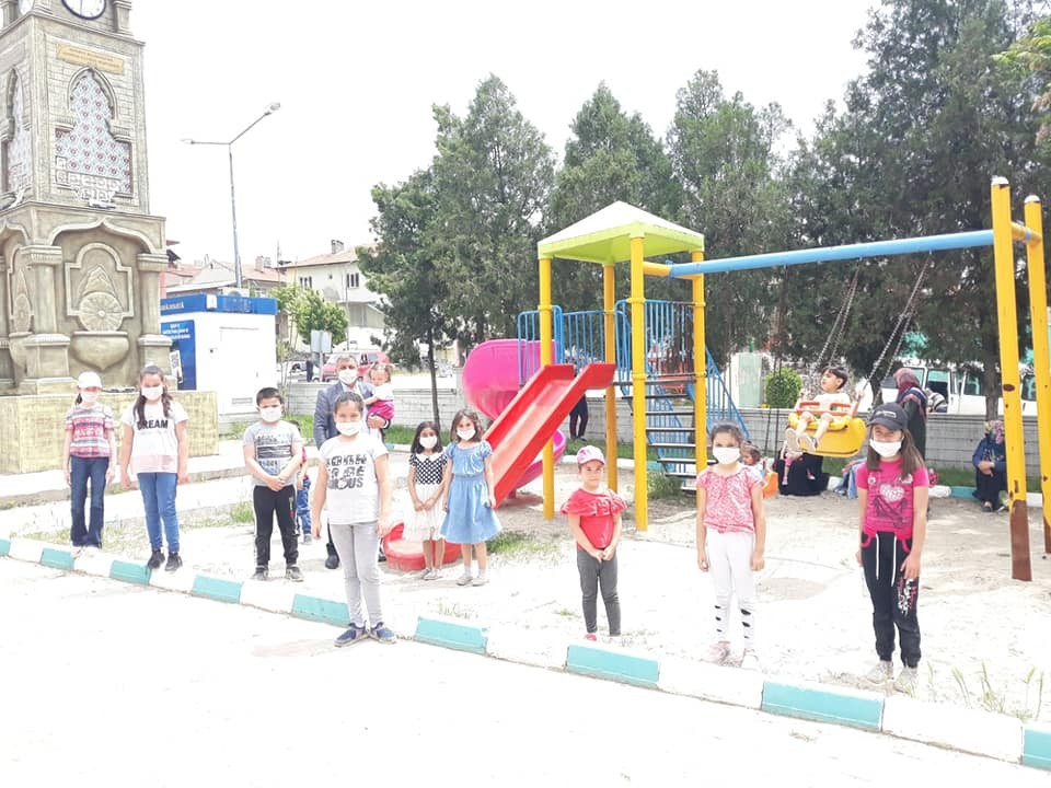 Miniklere kitap hediye edildi 