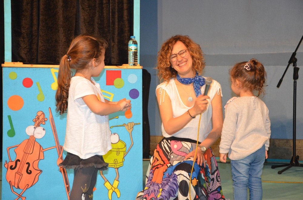 Miniklere şarkılar 