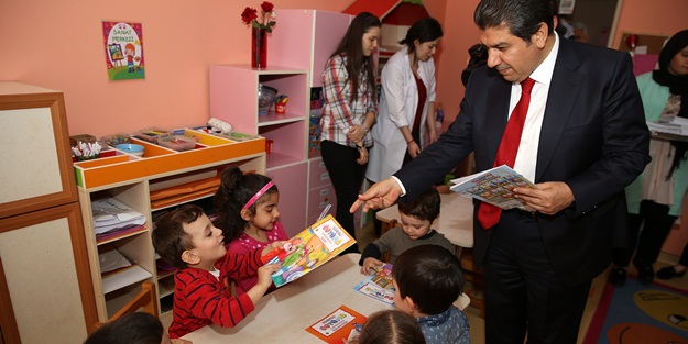 Miniklere siyer hikâyeli boyama kitabı