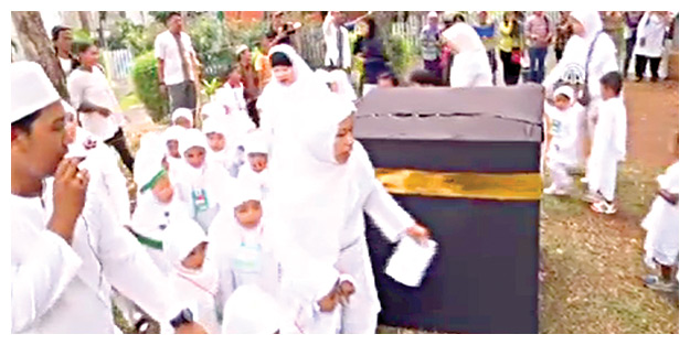  Minyatür Kâbe’nin minik hacıları