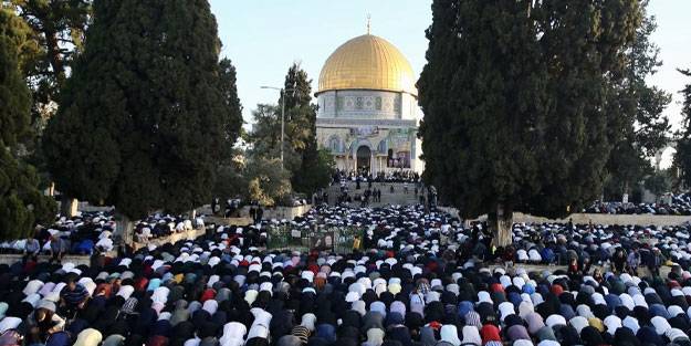 Miraç gecesi namazı nasıl kılınır? Miraç Kandili namazı kaç rekat kılınır?