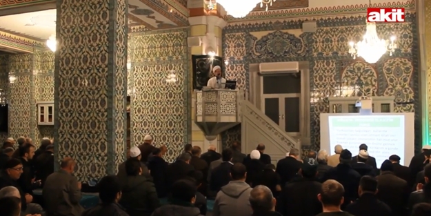 Miraç Gecesi'nde Müslümanlar Mescid-i Aksa için dualar etti