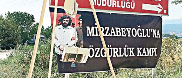 Mirzabeyoğlu’nun kitaplarını idam ettiler