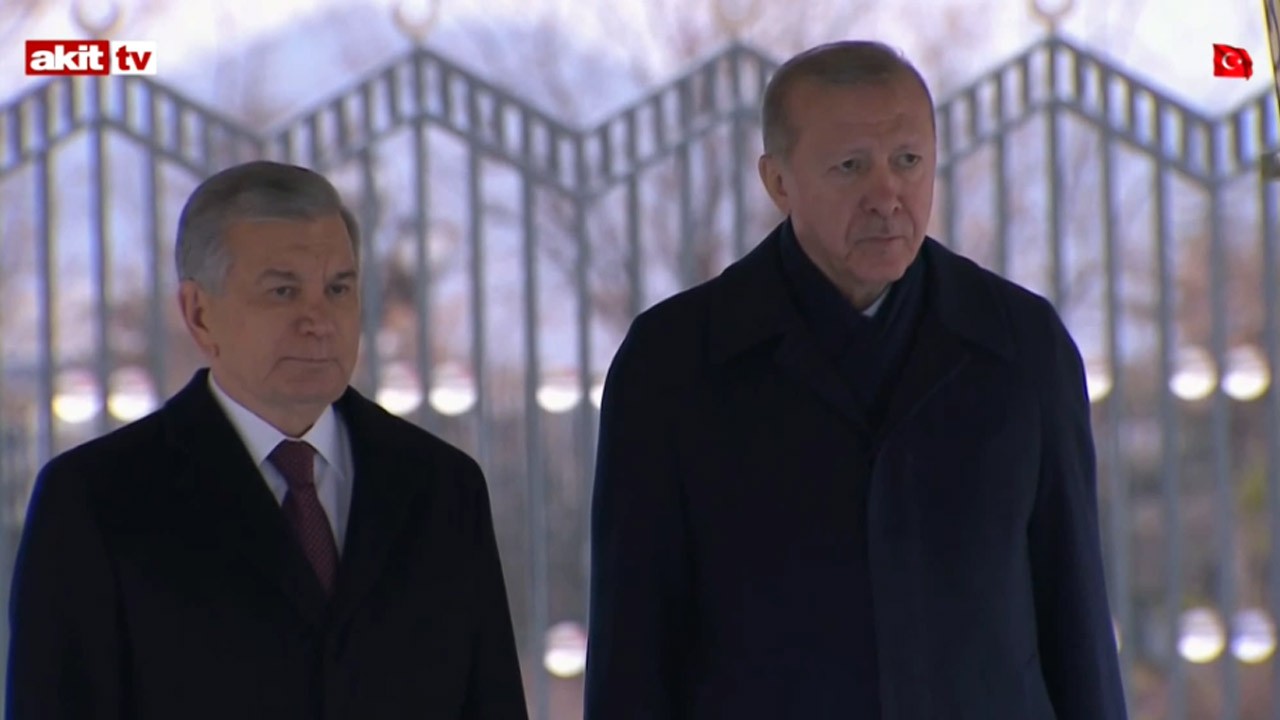 Mirziyoyev'İ karşılama törenine ezan arası
