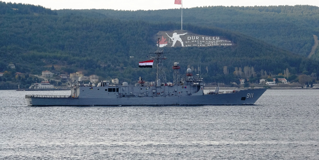 Savaş gemileri boğazdan geçti!