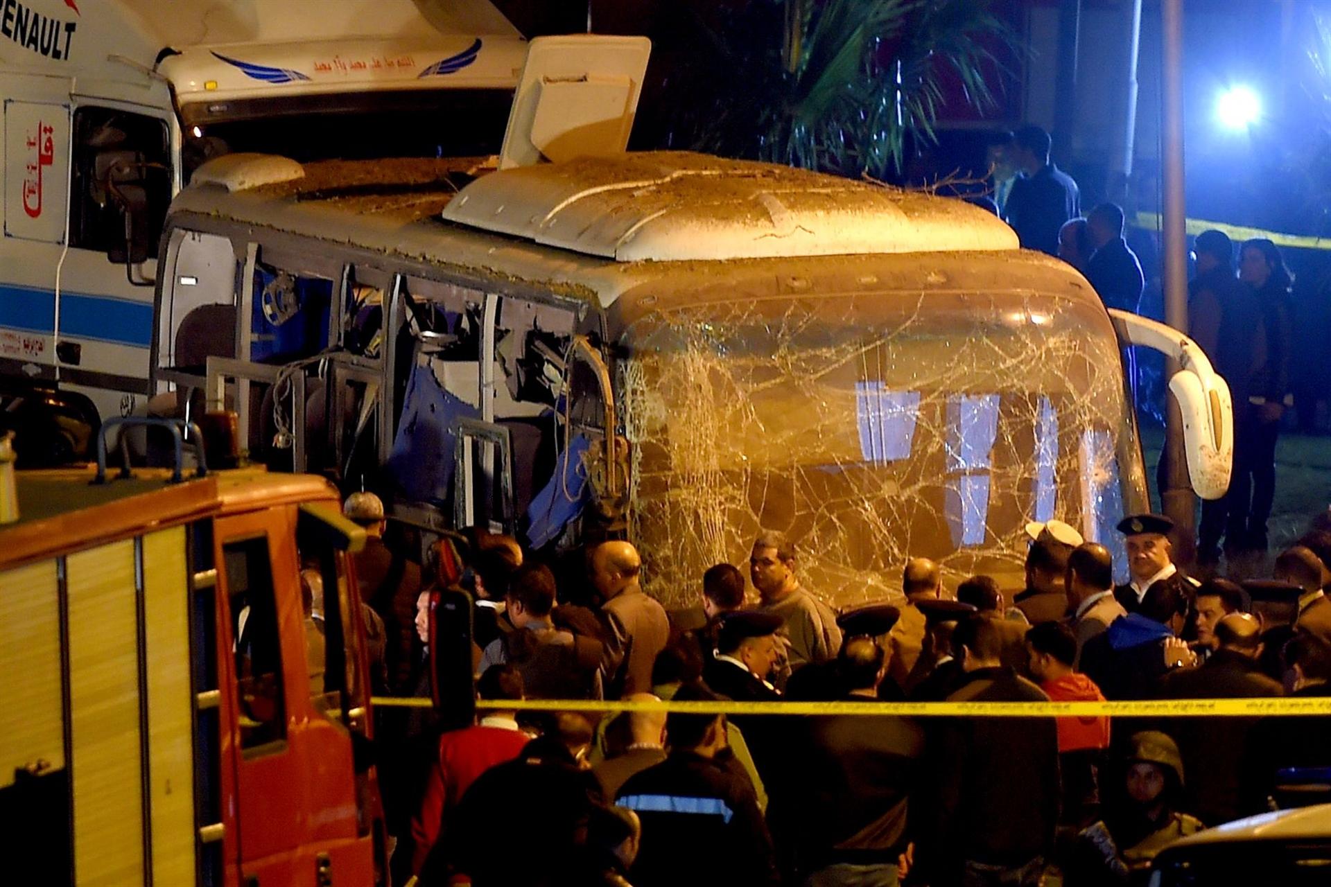 Mısır şokta... Turist otobüsüne bombalı saldırı: Ölü ve yaralılar var!