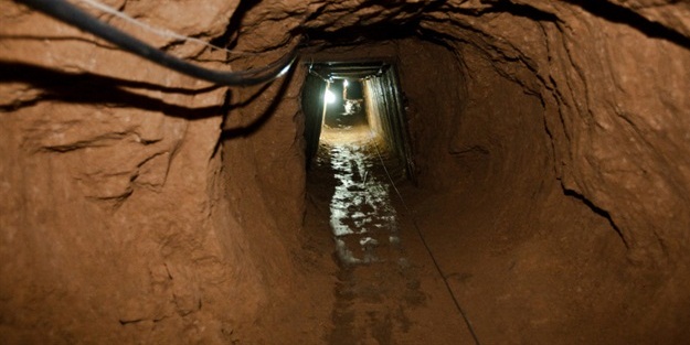 Mısır tünele su pompaladı: 21 Filistinliye ulaşılamıyor