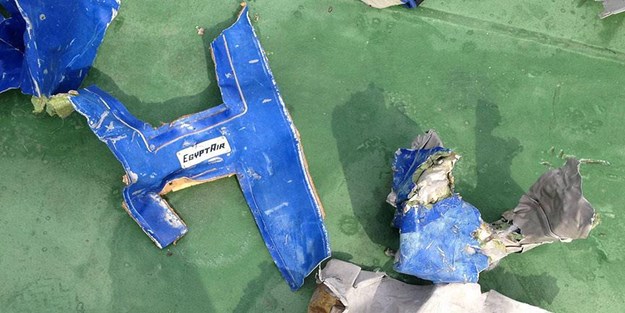 Mısır yolcu uçağı düşmeden önce duman sinyali vermiş