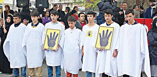 Darbeci Sisi’ye protestolar sürüyor