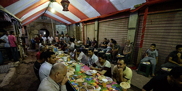 Mısır'da asırlardır süren ramazan sofrası geleneği: Mevaid er-Rahman