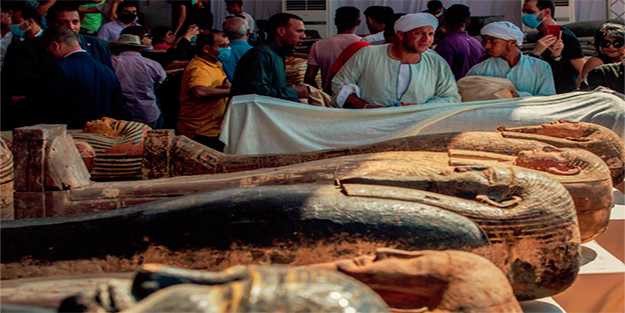 Mısır'da binlerce yıllık renkli 59 tabut bulundu