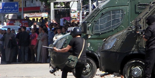 Mısır'da cezaevi nakil aracına saldırı