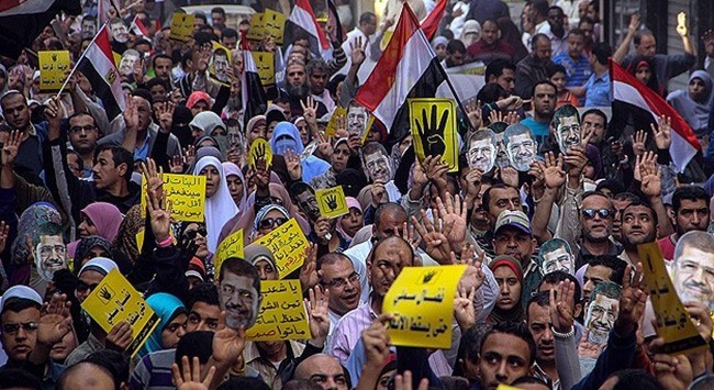 Mısır'da darbe karşıtlarına müebbet hapis