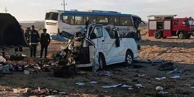 Mısır'da katliam gibi trafik kazası!