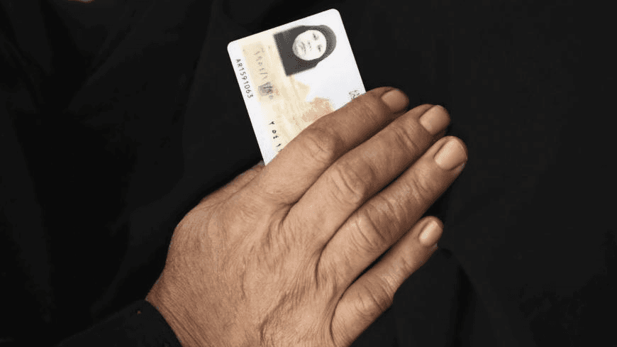 Mısır'da kimliklerden din hanesi kaldırılıyor