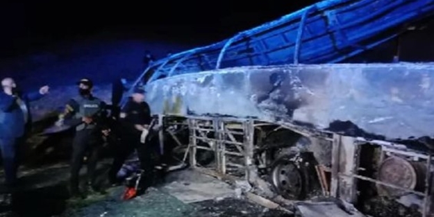 Mısır'da otobüs devrildi! Çok sayıda ölü var