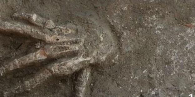 Mısır’da tarihi yeni keşif! Kesilmiş eller, tam 12 adet gün yüzüne çıkarıldı! Okuyunca tüyleriniz ürperecek!