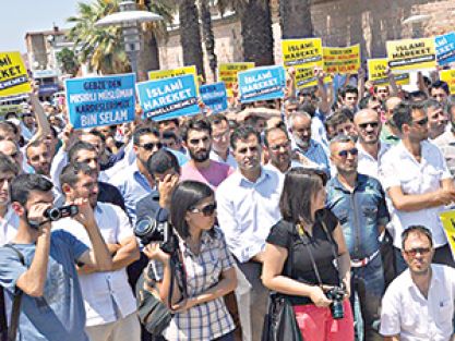 Mısır’daki darbeye lânet yağıyor