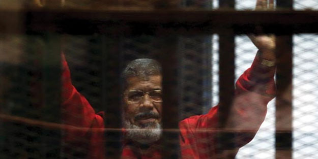 Mısır'ın eski Cumhurbaşkanı Muhammed Mursi, mahkeme salonunda şehit oldu