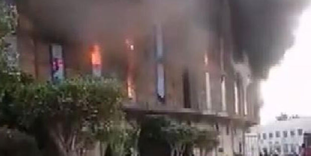 Mısır'ın İskenderiye Limanında yangın çıktı