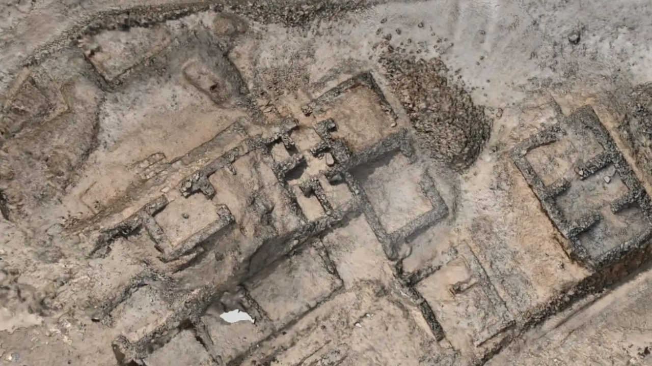 Mısır’ın kayıp altın şehri 3.000 yıl sonra keşfedildi: Tarihin sırlı kapıları aralandı!