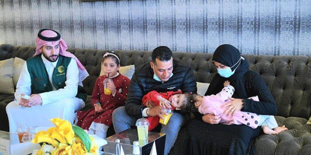 Mısırlı siyam ikizleri 17 saatlik operasyonla ayrıldı