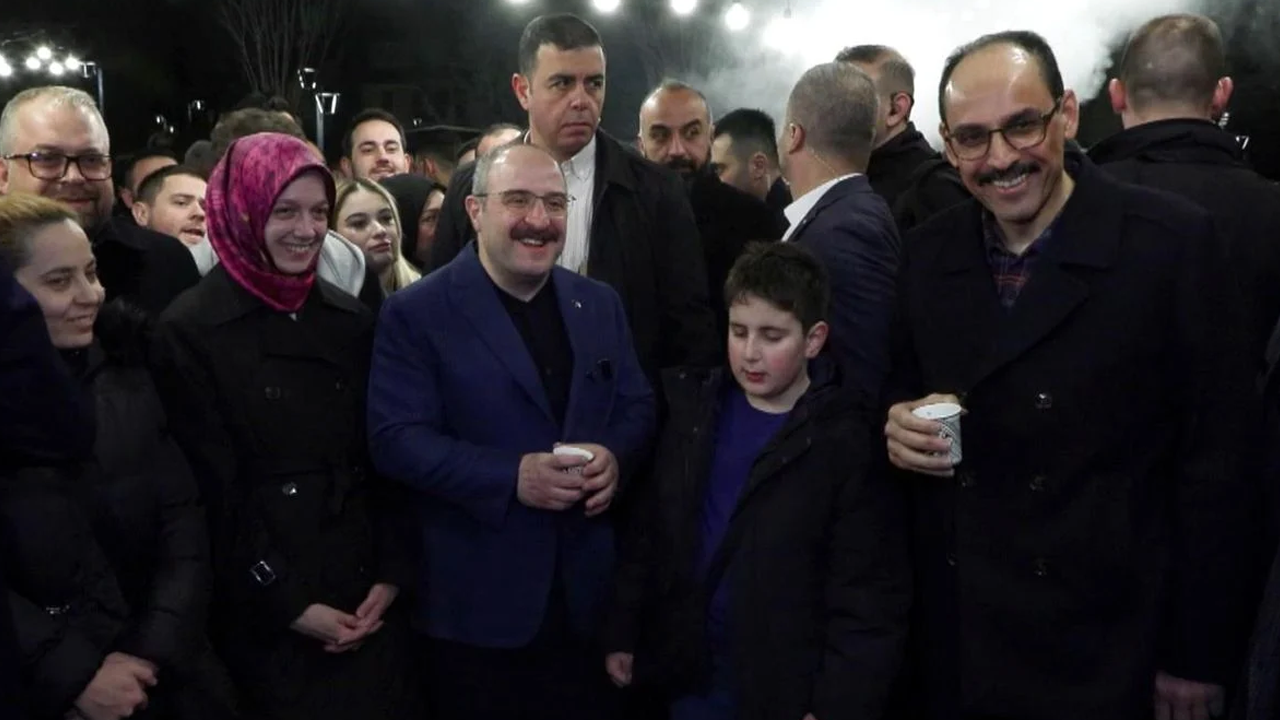 MİT Başkanı Kalın, sahurda vatandaşlarla bir araya geldi