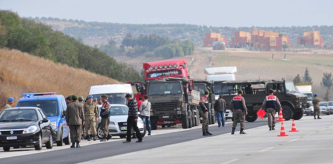 MİT TIR'larında arama yapan eski savcı enselendi!