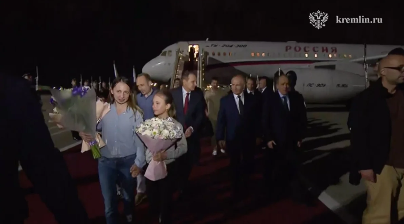 MİT’in takas operasyonu Dünyanın gündemi oldu! Putin havalimanında karşıladı