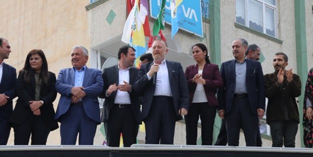 Mitingde 'terör propagandası'na gözaltı