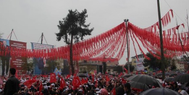 Mitingte kalp krizi geçirmişti, hayatını kaybetti