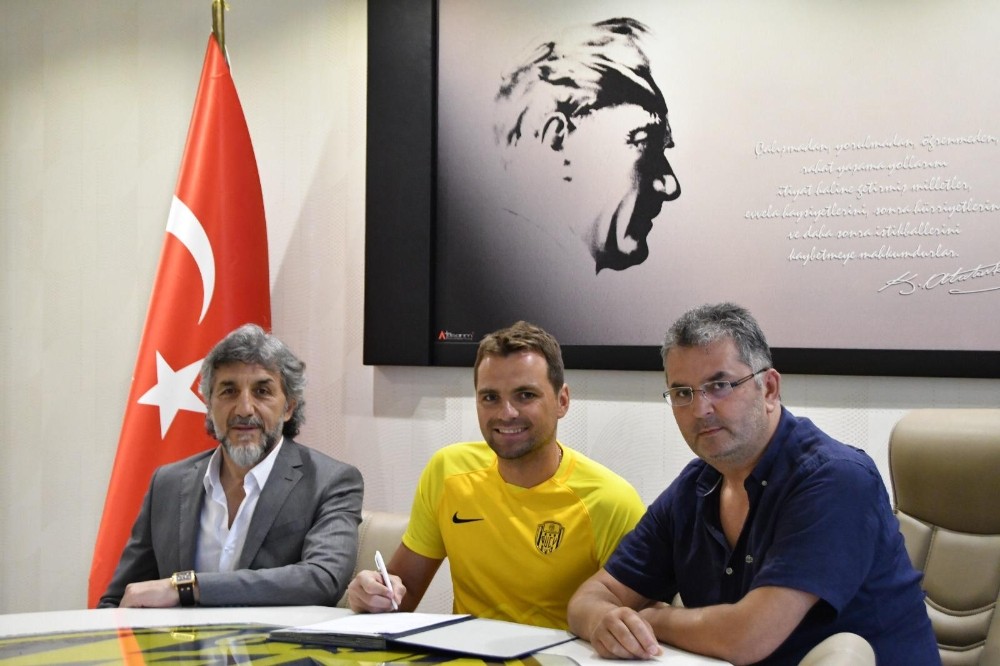 MKE Ankaragücü, Ante Kulusic ile sözleşme uzattı 
