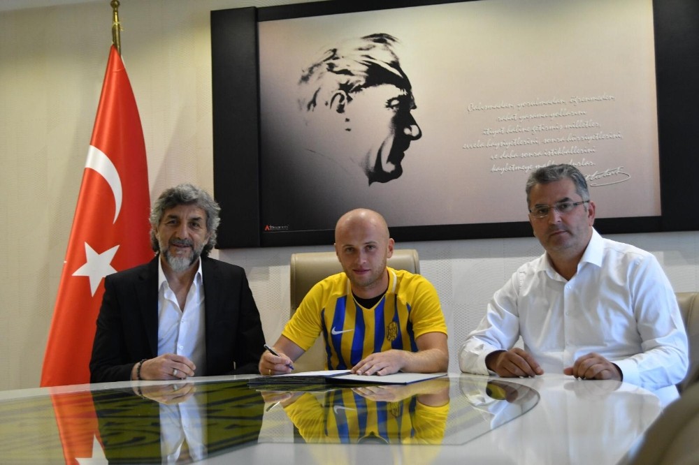MKE Ankaragücü, Pazdan ile sözleşme uzattı 