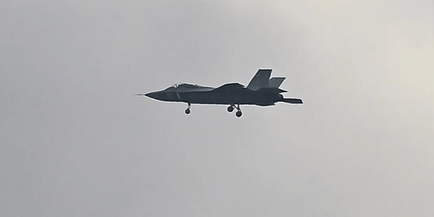 MMU KAAN neden iniş takımları açık uçuyor? Bu olumsuz bir şey mi? İşte cevabı...