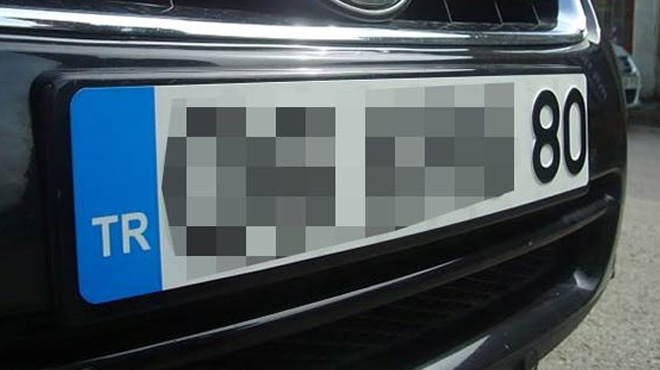 MOBESE'den kaçtılar ama polisten kaçamadılar! Enselendiler