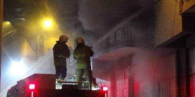 Mobilya atölyesinde korkutan yangın! Alevlere teslim oldu