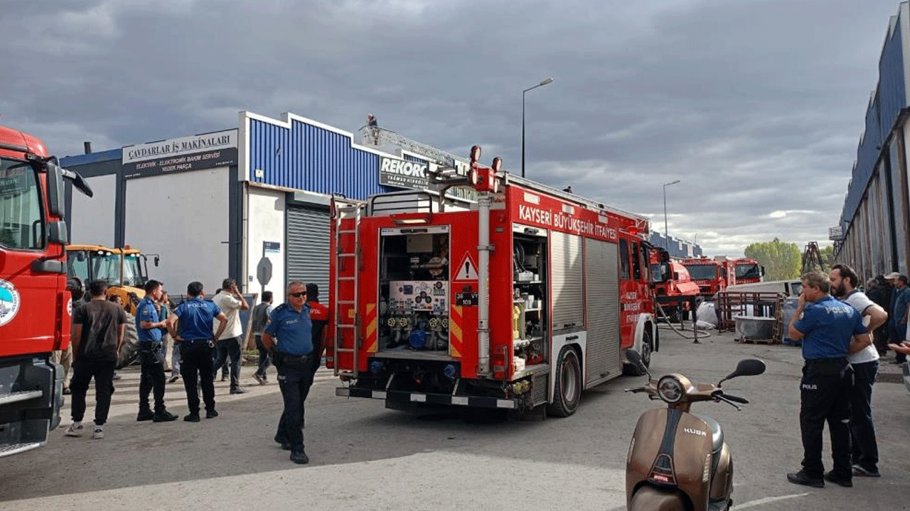 Mobilya atölyesinde yürekleri ağza getiren yangın